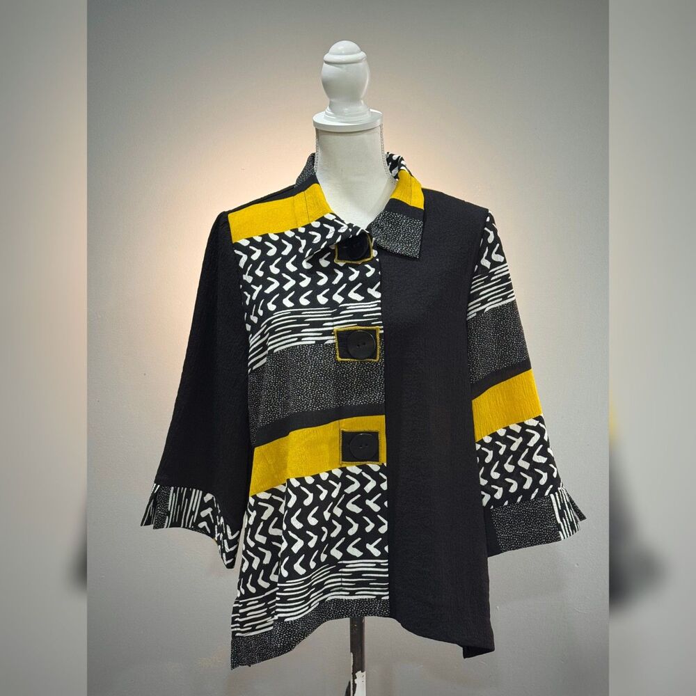 B/W Abstract Colorblock Button-Down Top Size M EUC